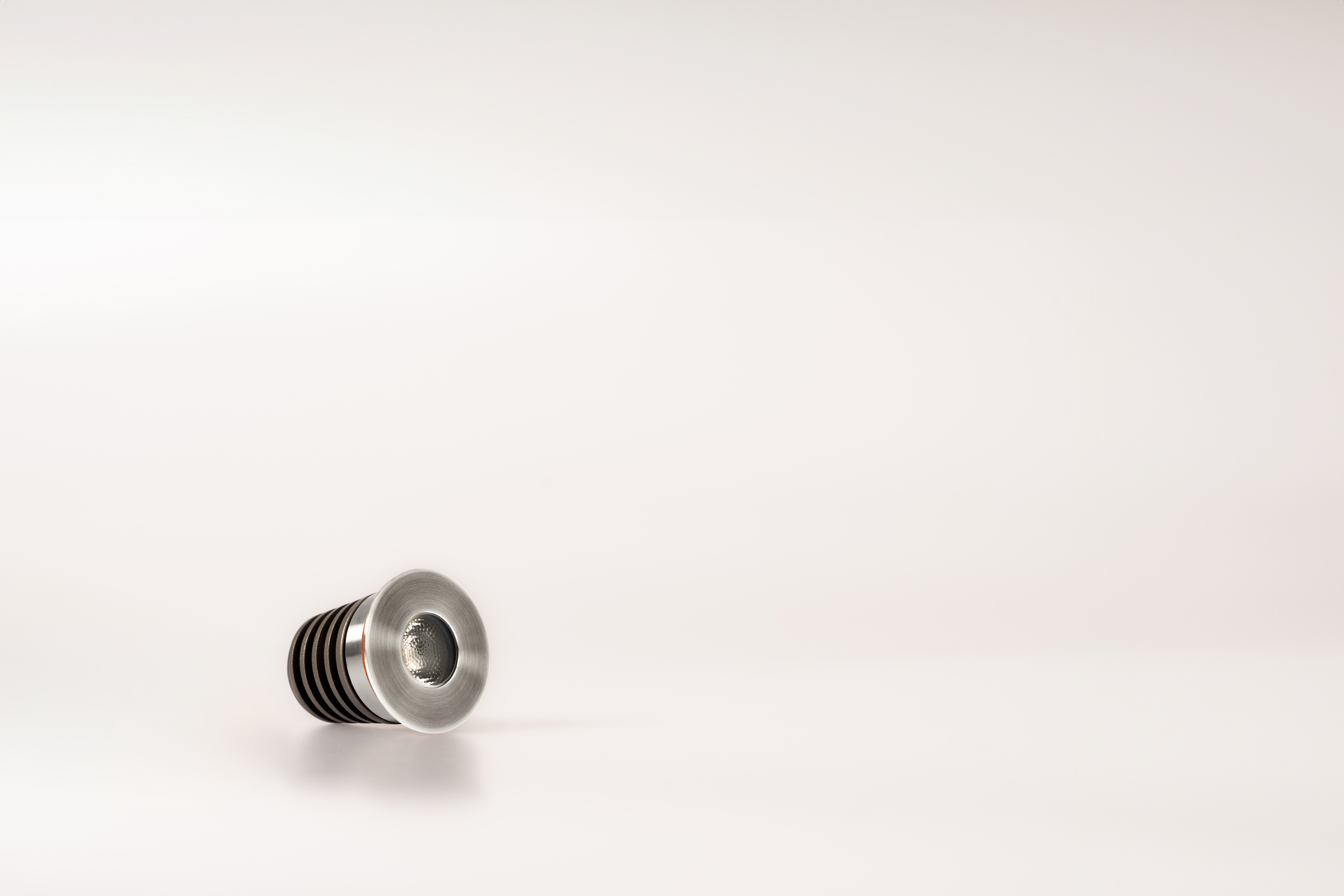Stainless steel medium circle exterior or interior uplight
