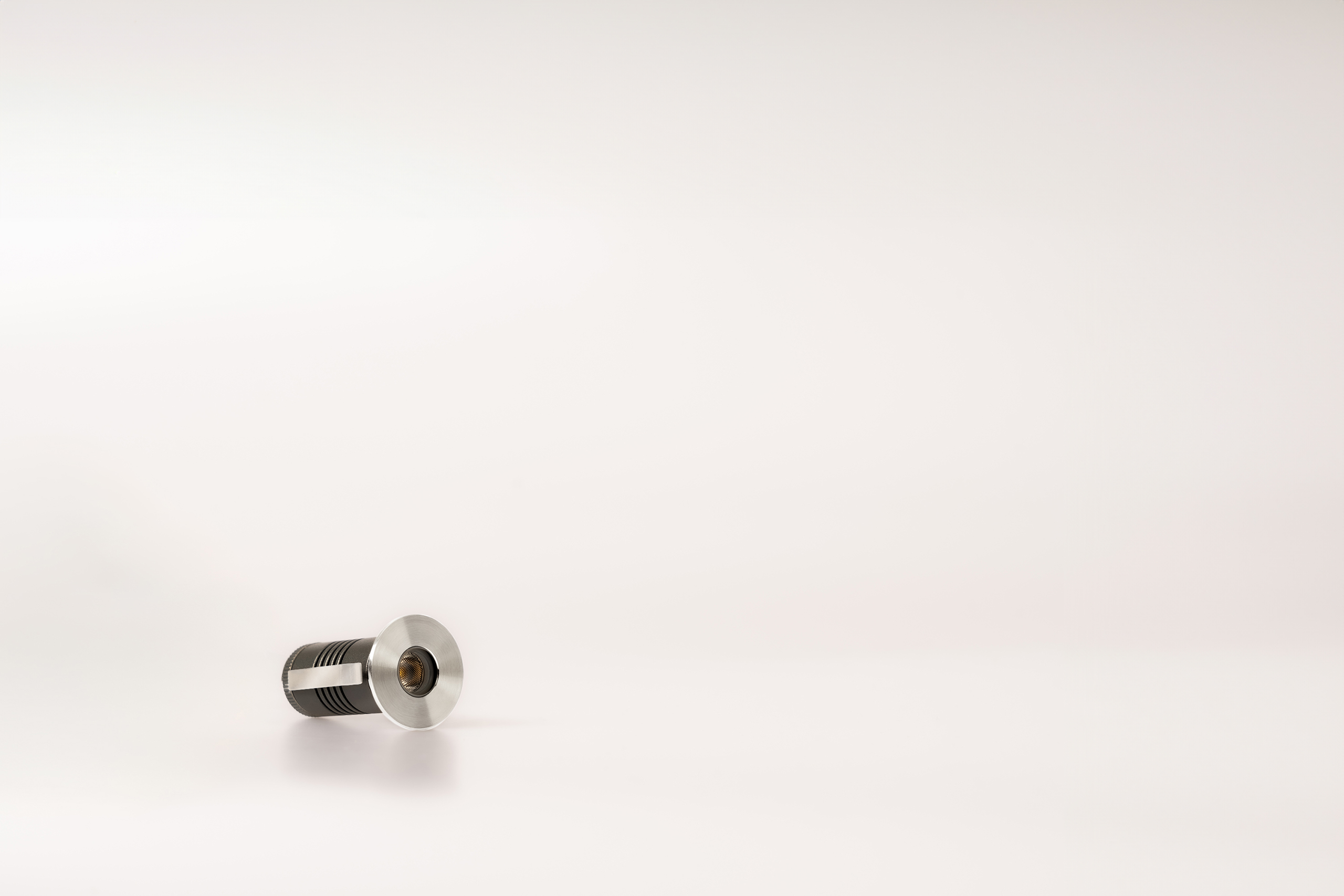 Stainless steel small circle exterior or interior uplight