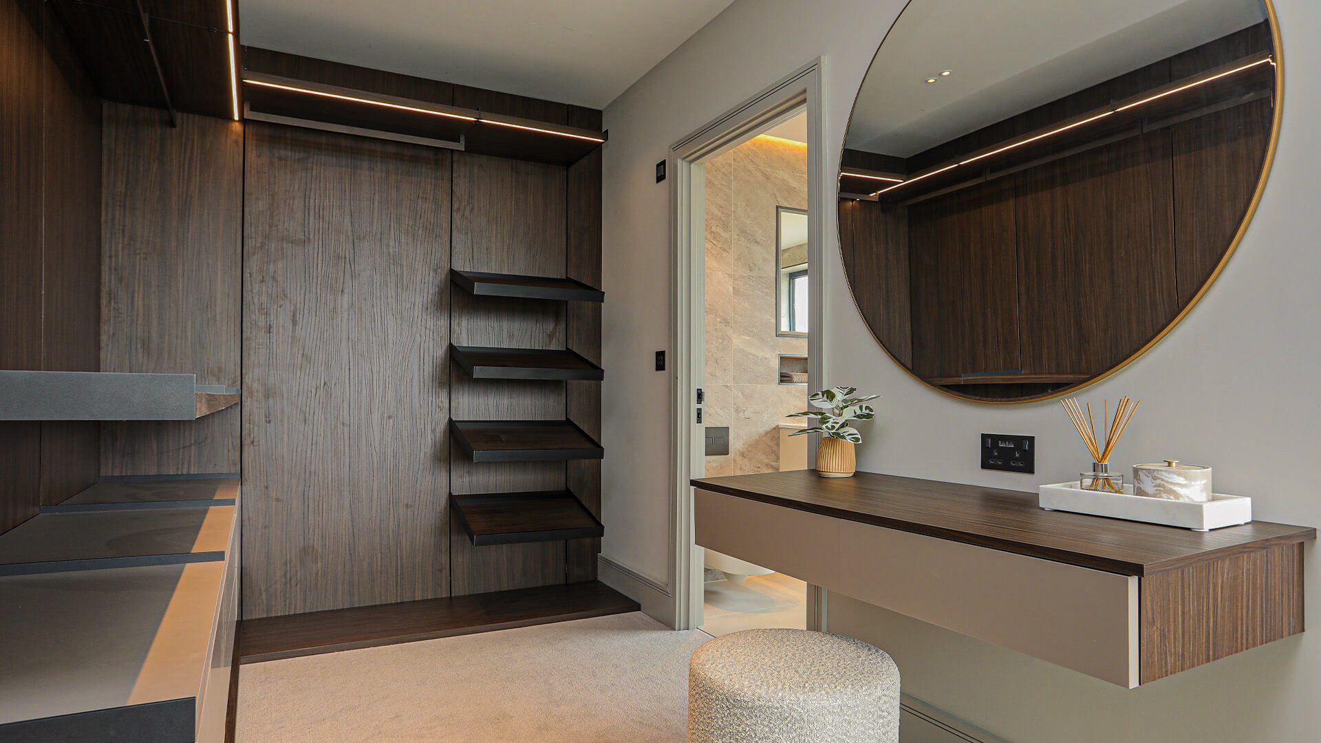 The-Bowers-Plot-1-Dressing-Room (3)
